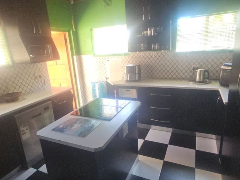 House For Sale in New Park - Photo 5