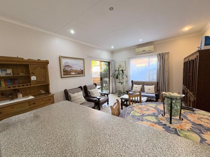 House For Sale in Rhodesdene - Photo 6