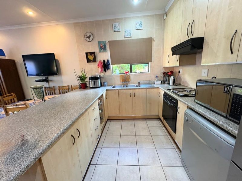 House For Sale in Rhodesdene - Photo 8