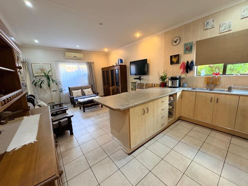 House For Sale in Rhodesdene - Photo 7