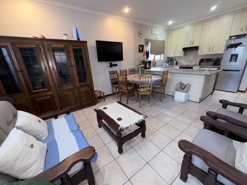 House For Sale in Rhodesdene - Photo 5