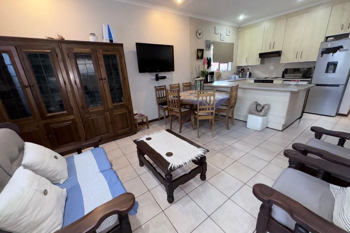 House For Sale in Rhodesdene - Photo 5