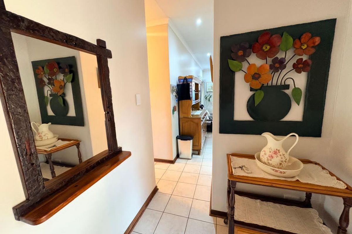 House For Sale in Rhodesdene - Photo 3