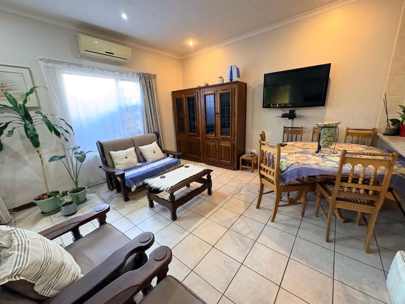 House For Sale in Rhodesdene - Photo 4