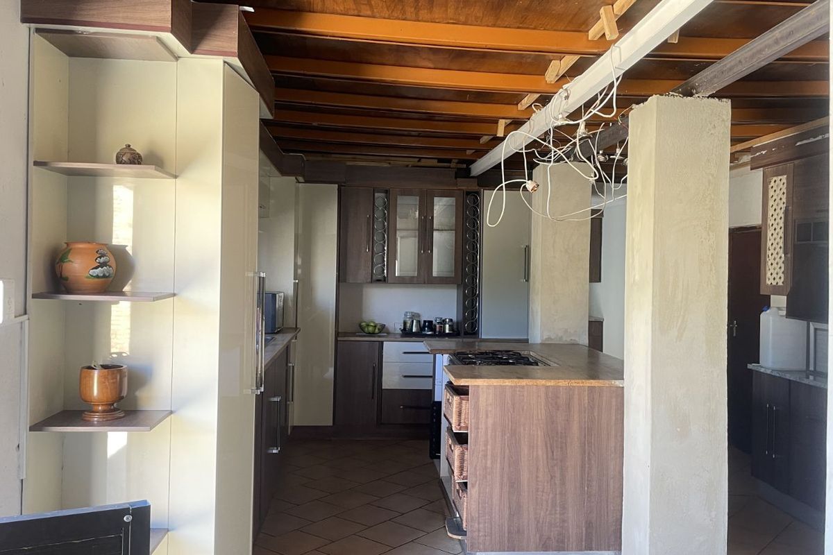 House For Sale in Bloemhof Central - Photo 2