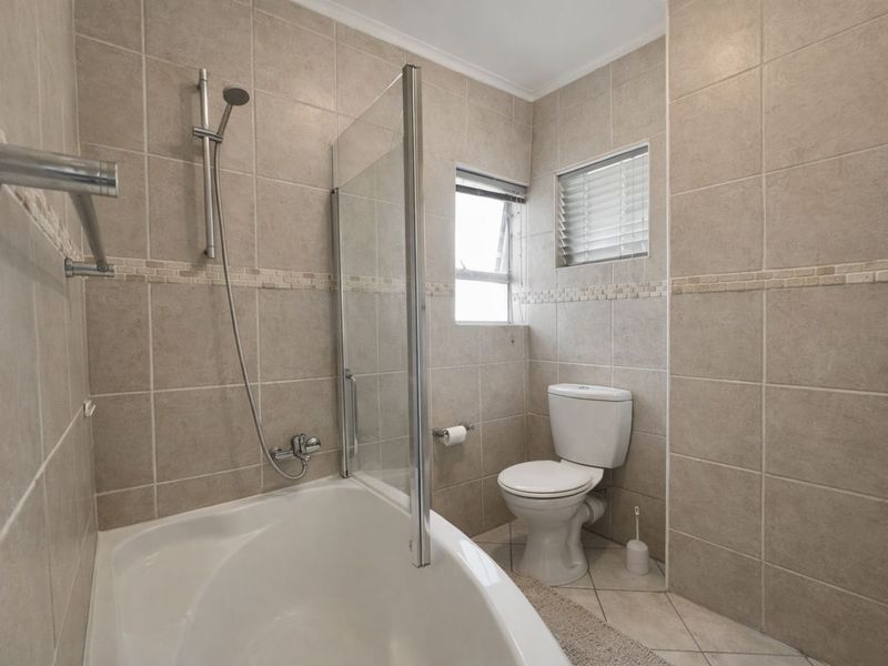 Apartment For Sale in Reebok - Photo 6