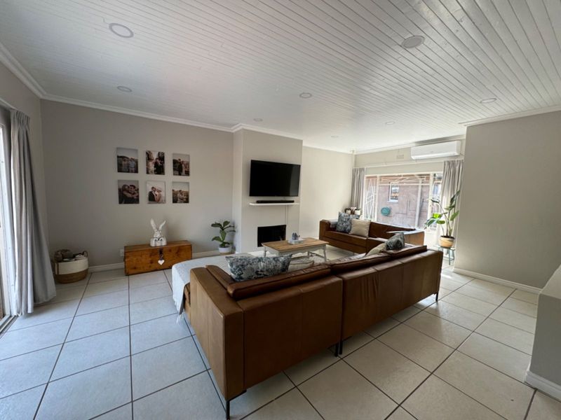 House For Sale in El Toro Park - Photo 4