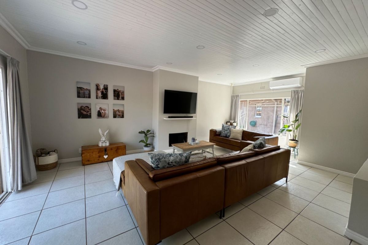 House For Sale in El Toro Park - Photo 4