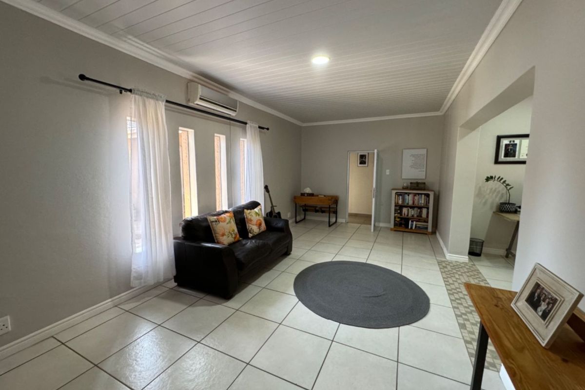 House For Sale in El Toro Park - Photo 5