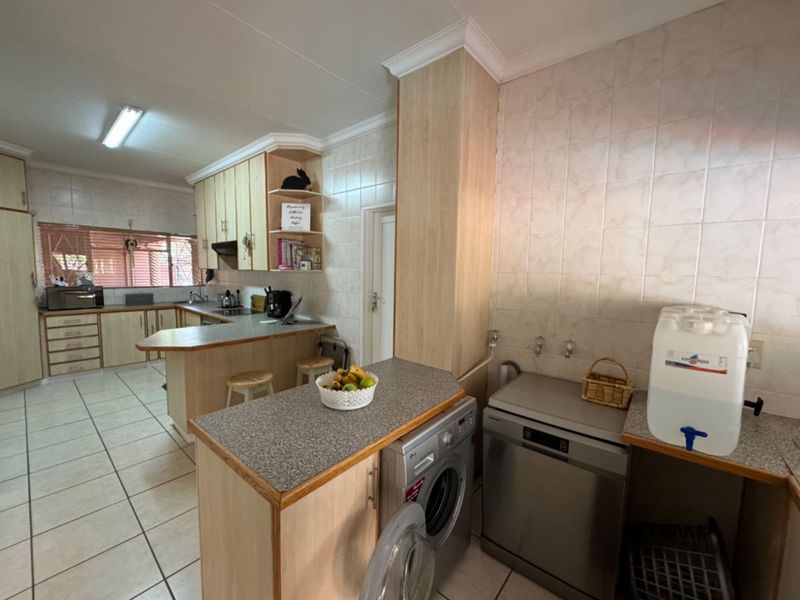 House For Sale in El Toro Park - Photo 10