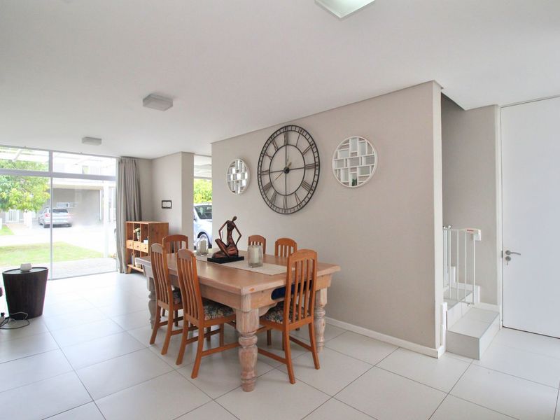 Townhouse For Sale in Somerset Lakes - Photo 2