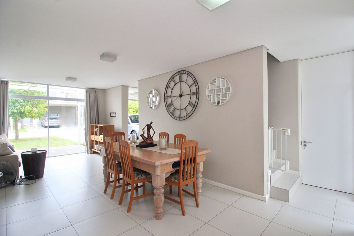 Townhouse For Sale in Somerset Lakes - Photo 2