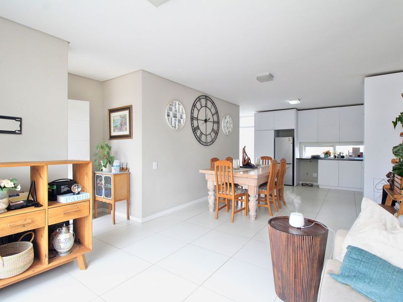 Townhouse For Sale in Somerset Lakes - Photo 7