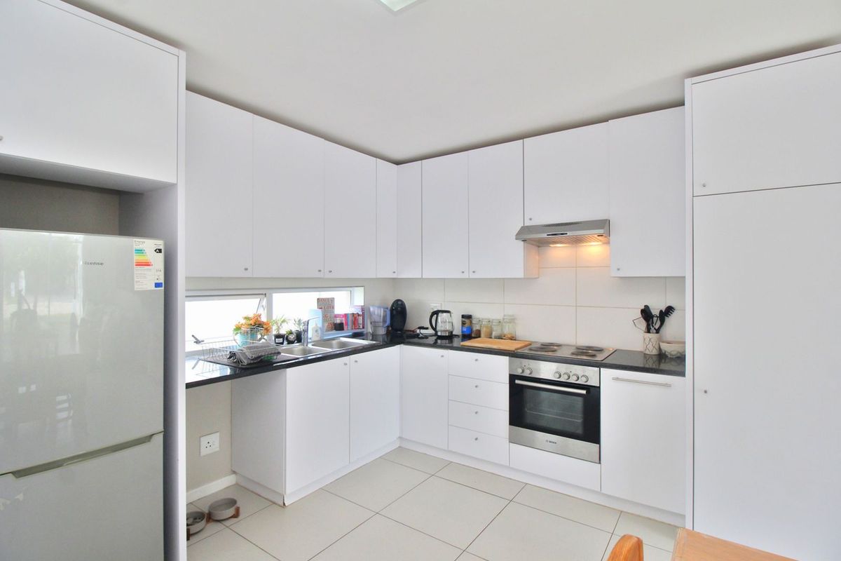 Townhouse For Sale in Somerset Lakes - Photo 4