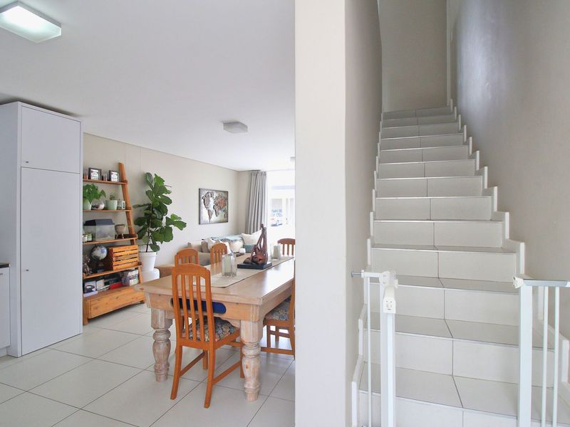 Townhouse For Sale in Somerset Lakes - Photo 10