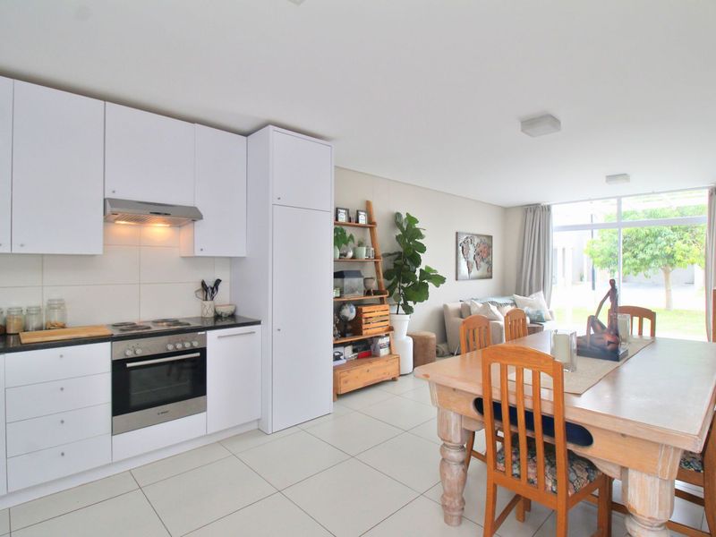 Townhouse For Sale in Somerset Lakes - Photo 3