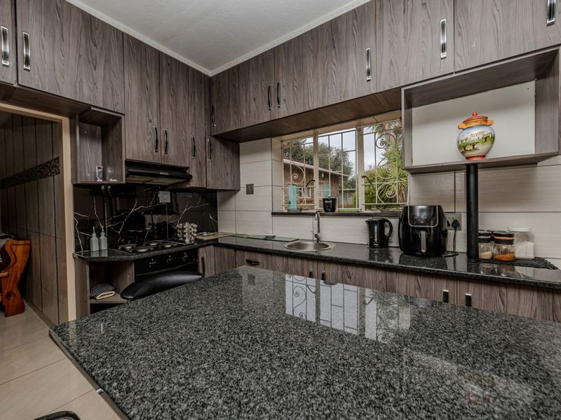 House For Sale in Horison - Photo 2