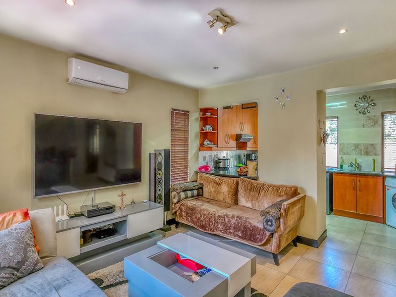 House For Sale in Fourways - Photo 8