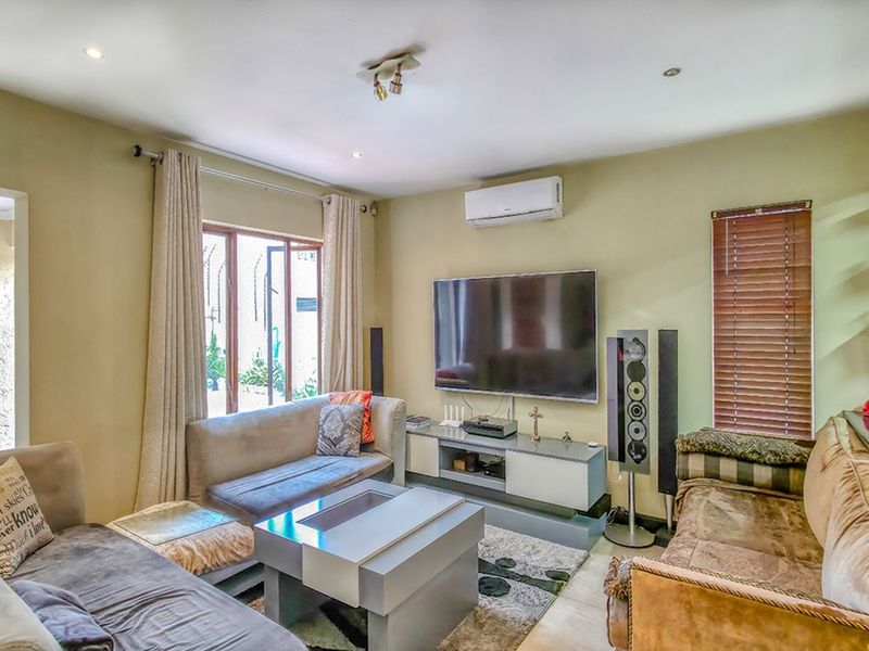 House For Sale in Fourways - Photo 7