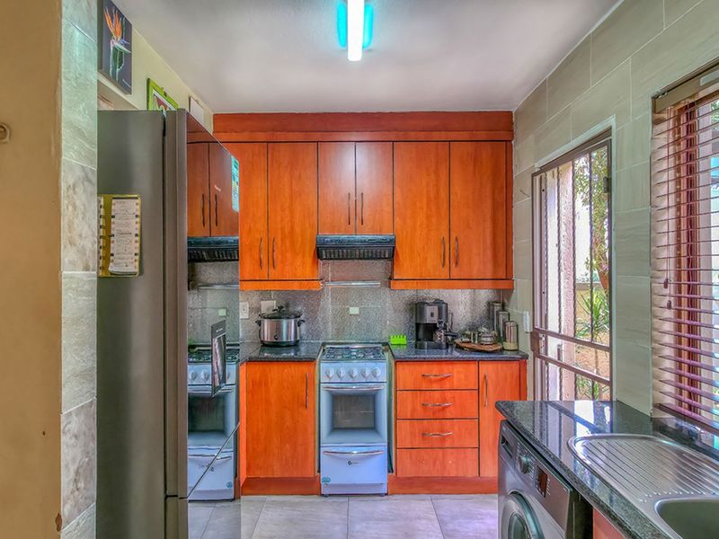 House For Sale in Fourways - Photo 10