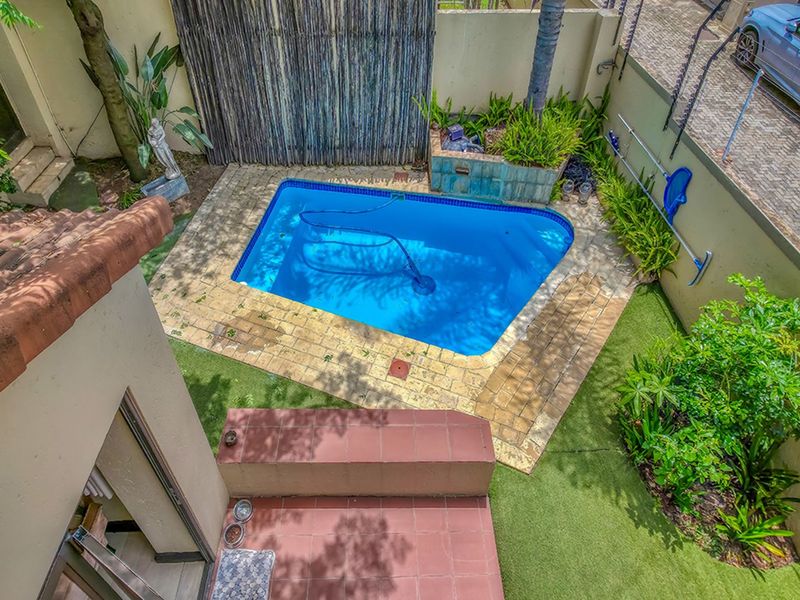 House For Sale in Fourways - Photo 2