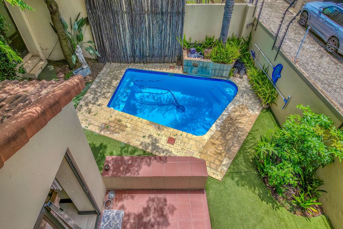 House For Sale in Fourways - Photo 2