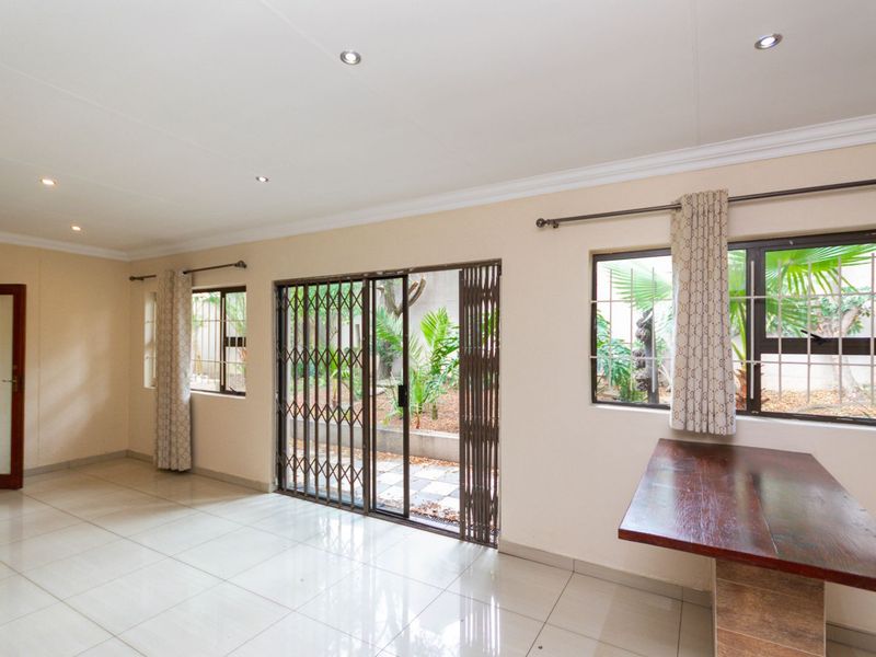 House For Sale in Douglasdale - Photo 9