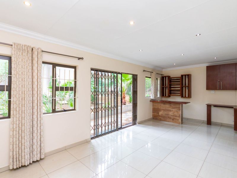 House For Sale in Douglasdale - Photo 8