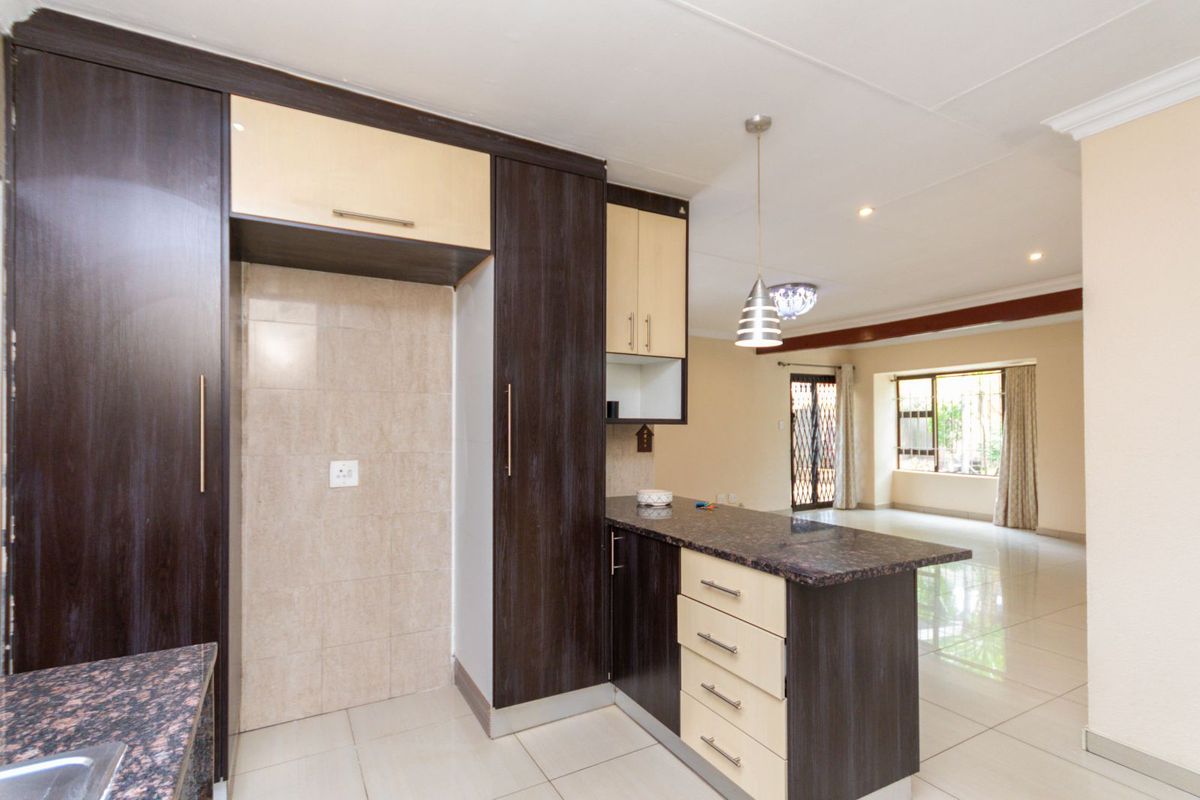 House For Sale in Douglasdale - Photo 5