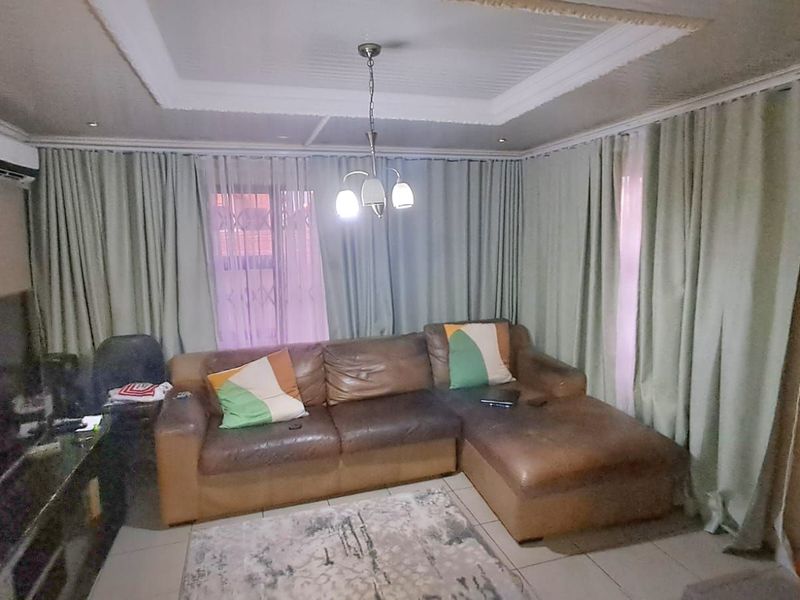 House For Sale in Soshanguve Ext - Photo 9