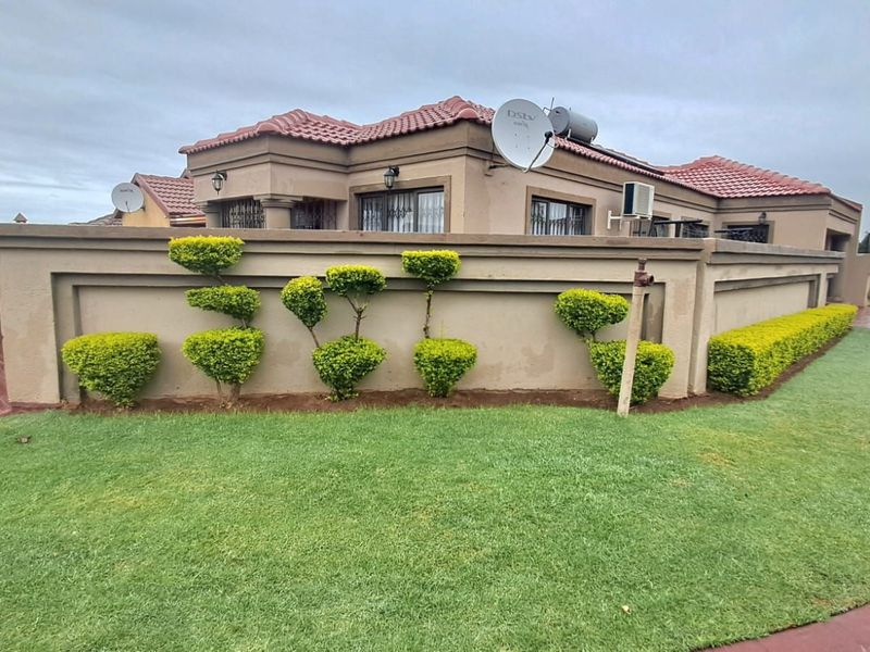 House For Sale in Soshanguve Ext - Photo 5