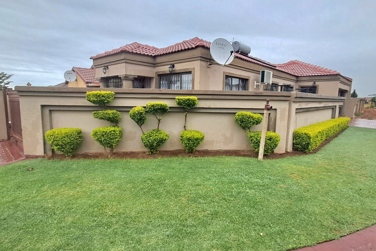 House For Sale in Soshanguve Ext - Photo 5