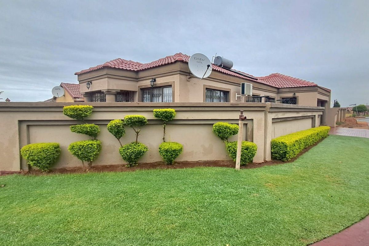House For Sale in Soshanguve Ext - Photo 3