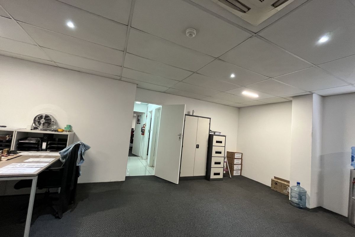 Office To Rent in Route 21 Business Park - Photo 4