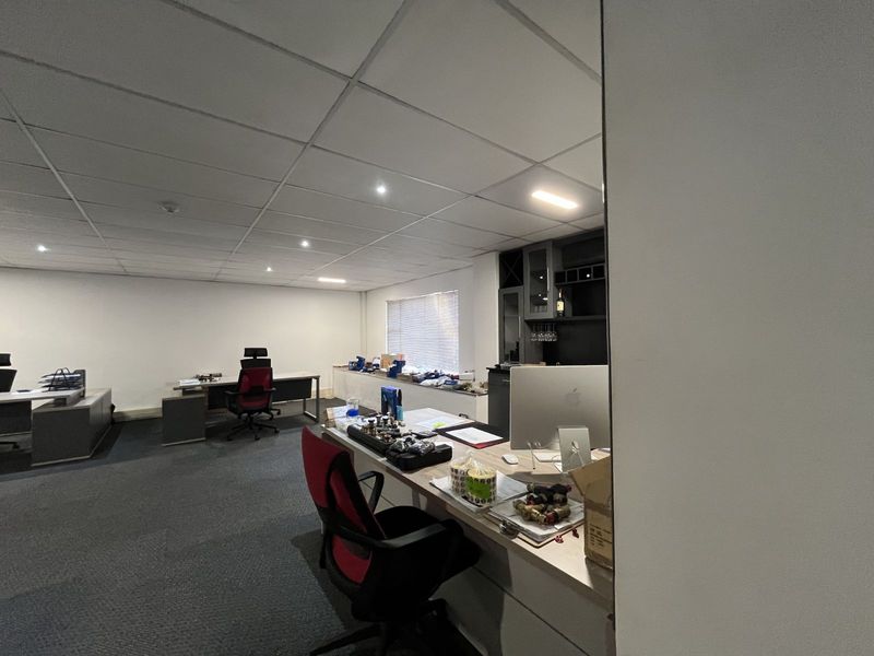 Office To Rent in Route 21 Business Park - Photo 8