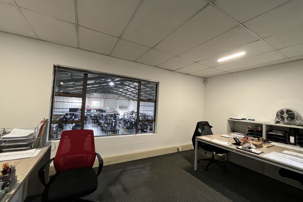 Office To Rent in Route 21 Business Park - Photo 5