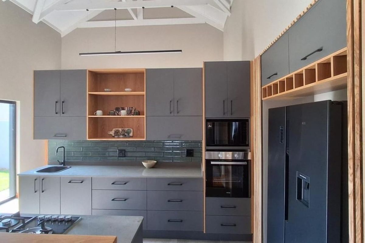 House For Sale in Terra Nova - Photo 2