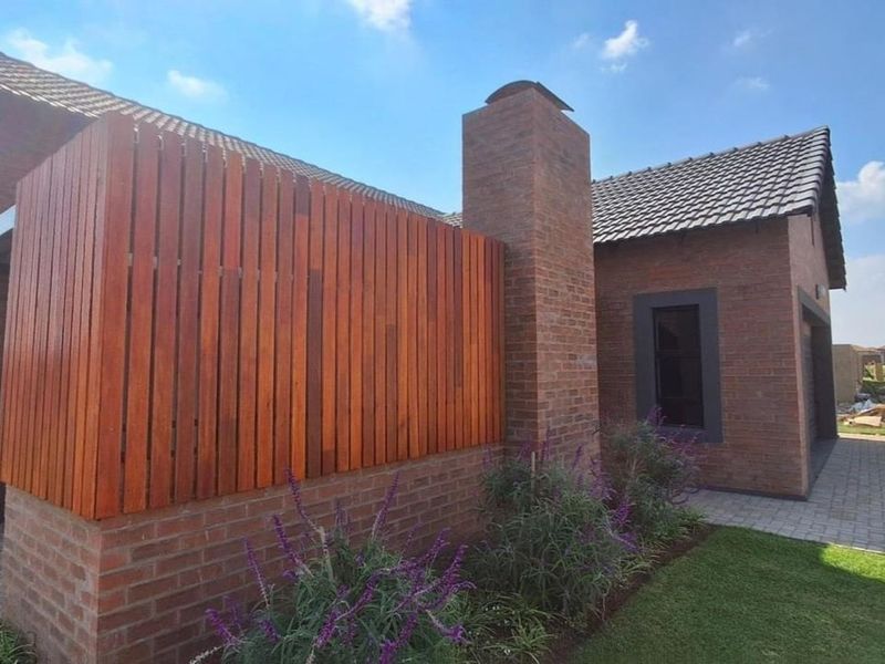 House For Sale in Terra Nova - Photo 4