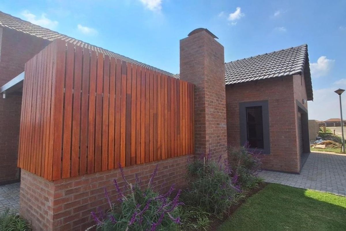 House For Sale in Terra Nova - Photo 4