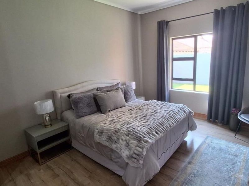 House For Sale in Terra Nova - Photo 5