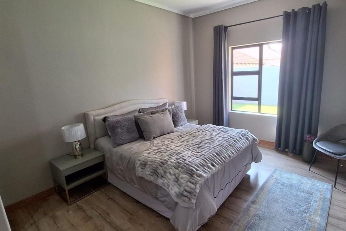 House For Sale in Terra Nova - Photo 5