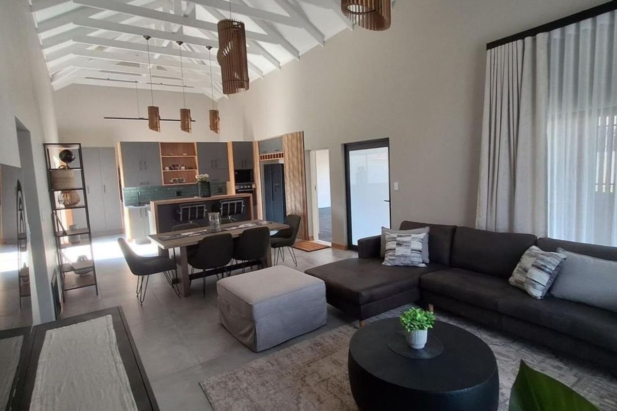 House For Sale in Terra Nova - Photo 3