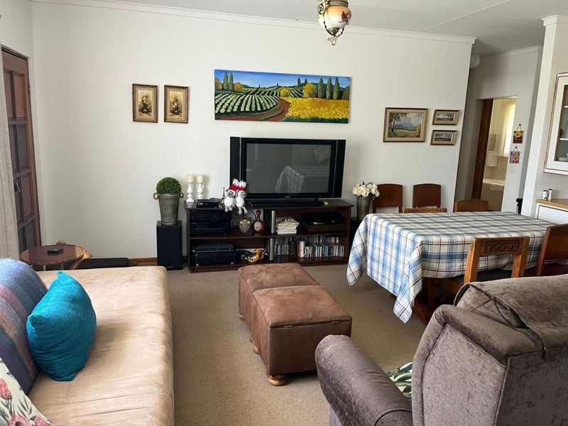 Townhouse For Sale in Marquard Central - Photo 5