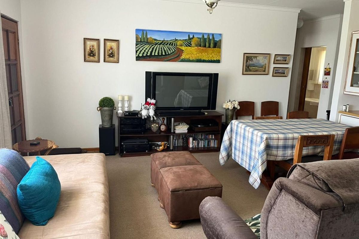 Townhouse For Sale in Marquard Central - Photo 5