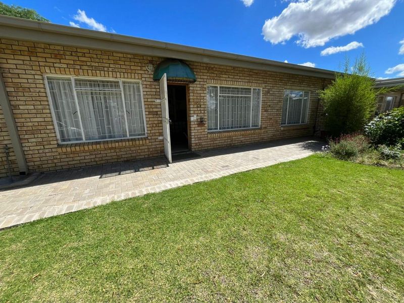 Townhouse For Sale in Marquard Central - Photo 2