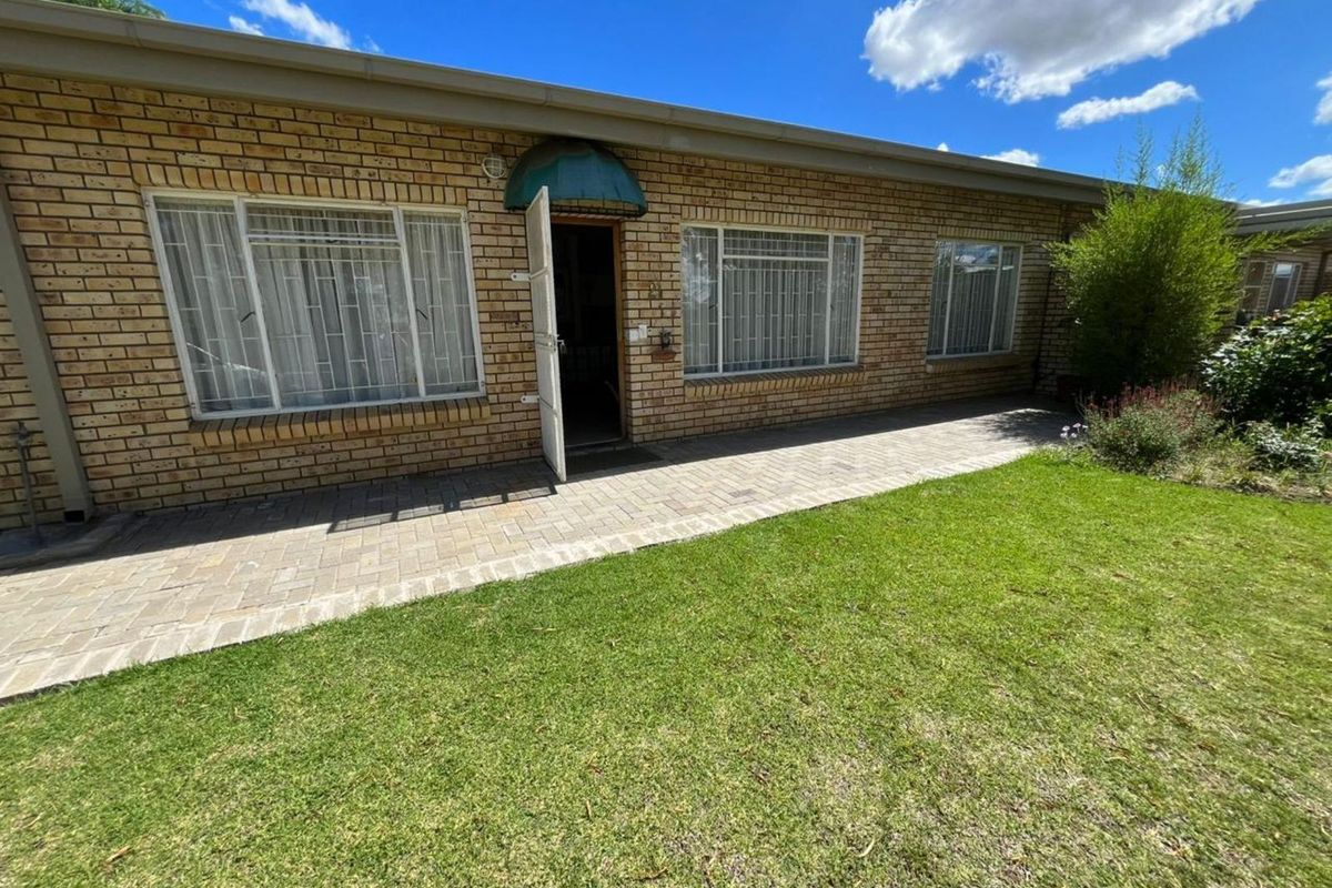Townhouse For Sale in Marquard Central - Photo 2