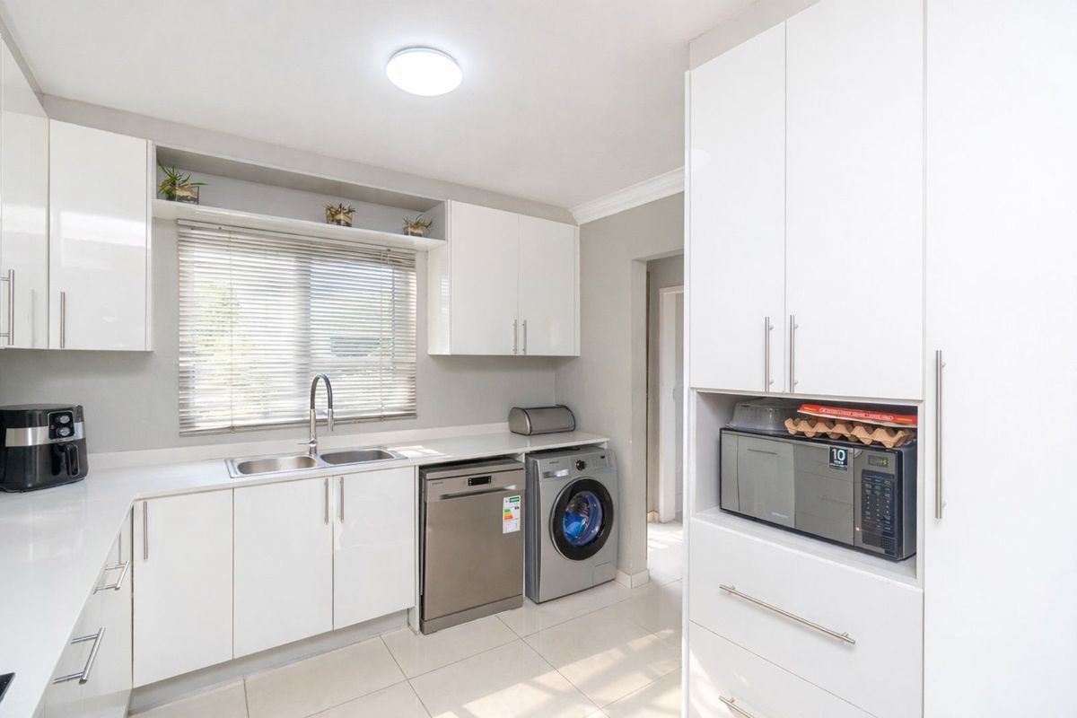 House For Sale in Randpark Ridge - Photo 4