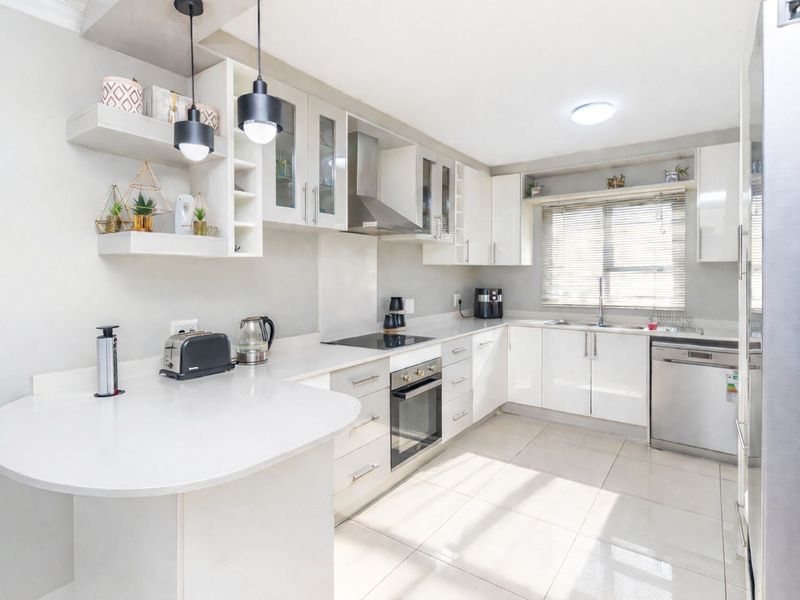 House For Sale in Randpark Ridge - Photo 2