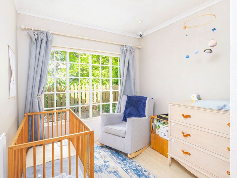 Townhouse For Sale in Douglasdale - Photo 10