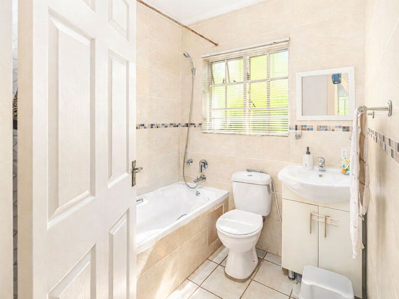 Townhouse For Sale in Douglasdale - Photo 8